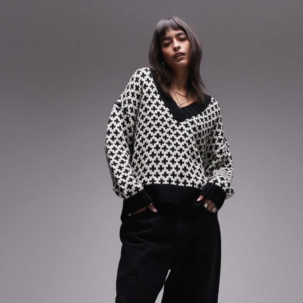 Topshop Black and White V-Neck Sweater
